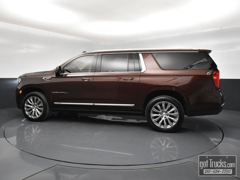 Used 2022 GMC Yukon XL Denali image 3