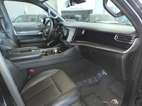 Used 2022 Jeep Wagoneer Series III w/ Rear Seat Video Group 1 AWD/4WD image 30