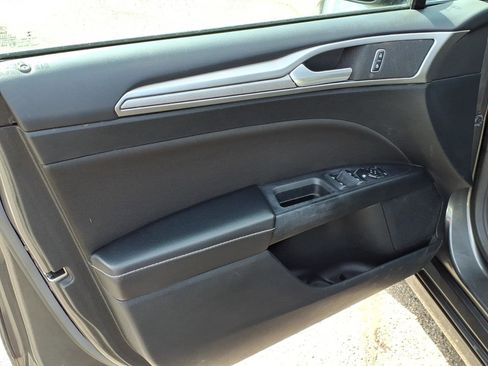 Used 2018 Ford Fusion SE image 8