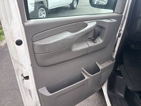Used 2013 Chevrolet Express 1500 AWD image 14