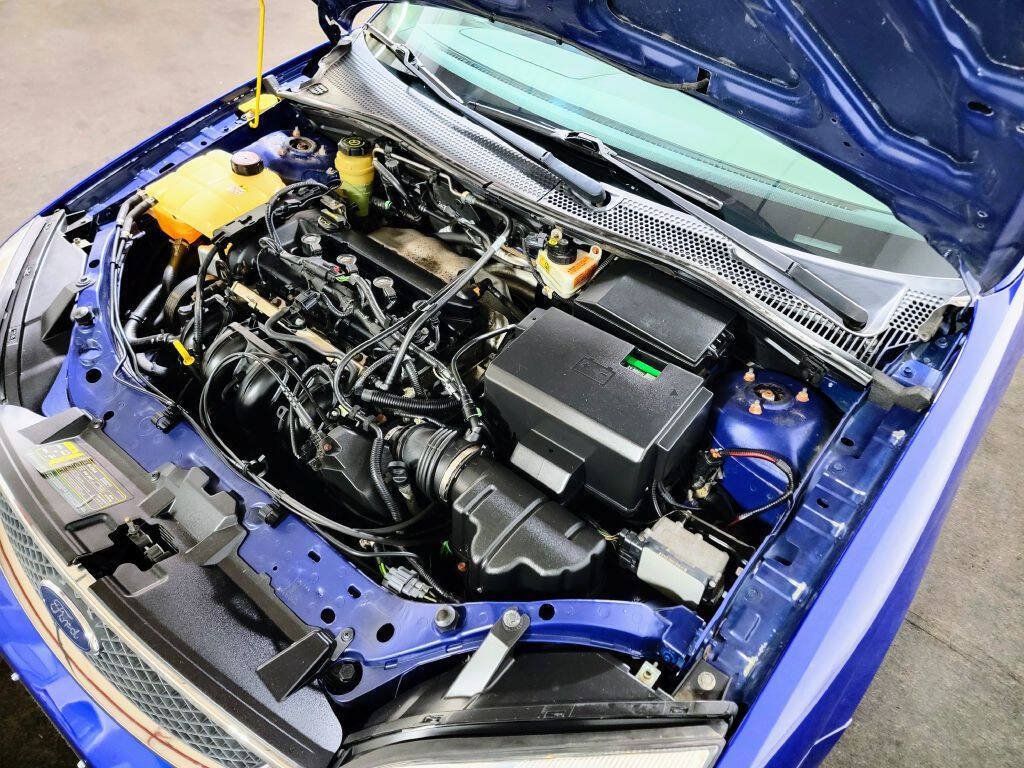 Used 2005 Ford Focus ZX4 Sedan FWD image 32