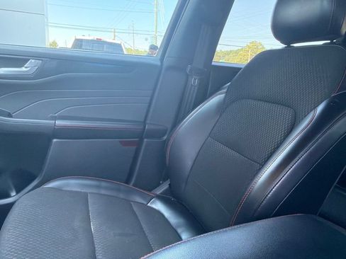 Used 2025 Ford Escape ST-Line Select AWD/4WD image 18