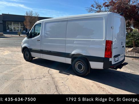 Used 2025 Mercedes-Benz Sprinter 2500 image 3