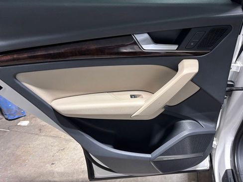 Used 2018 Audi Q5 2.0T Premium Plus w/ Premium Plus Package image 11