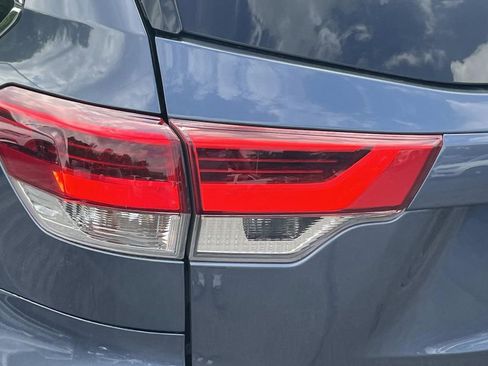 Used 2019 Toyota Highlander XLE AWD/4WD image 10