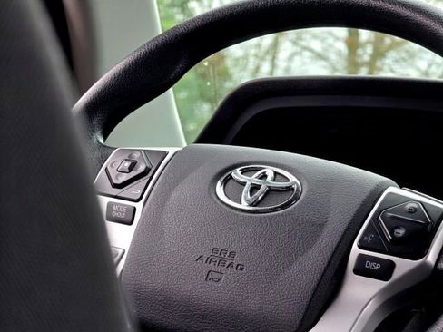 Used 2016 Toyota Tundra SR5 image 13