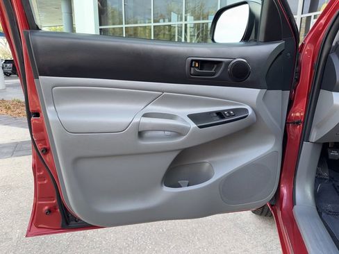 Used 2014 Toyota Tacoma 2WD Access Cab w/ Convenience Package image 16