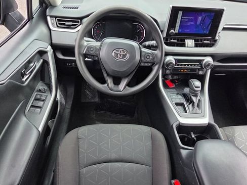Used 2024 Toyota RAV4 XLE FWD image 7