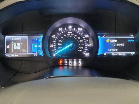 Used 2024 Ford Edge Titanium image 23