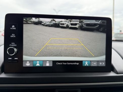 Used 2025 Honda Pilot Touring image 23