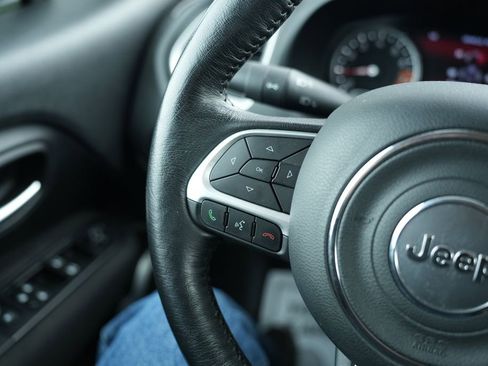 Used 2021 Jeep Renegade Latitude w/ Luxury Group I image 33