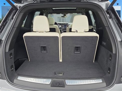 Used 2025 Cadillac XT6 Sport w/ Technology Package image 7