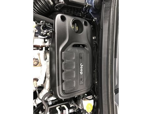 Used 2020 Jeep Cherokee Latitude Plus w/ Comfort/Convenience Group image 19