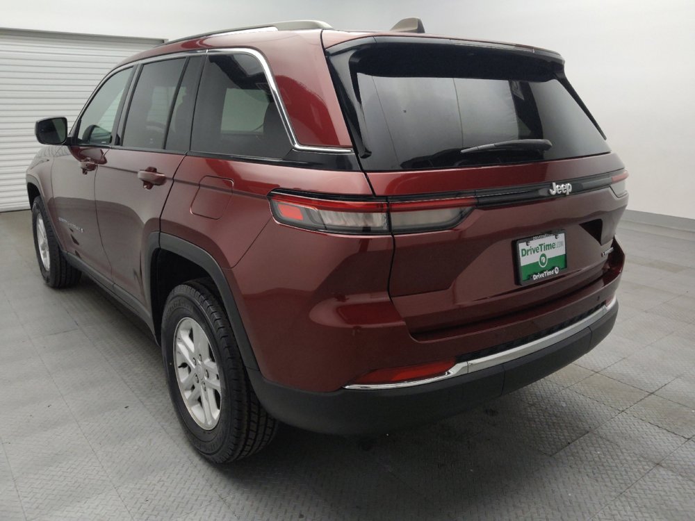 Used 2024 Jeep Grand Cherokee Laredo RWD image 5