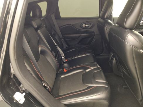 Used 2022 Jeep Cherokee Trailhawk image 19