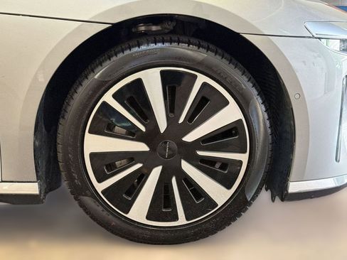 Used 2024 Lucid Air Pure RWD image 24
