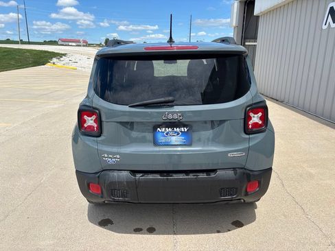 Used 2017 Jeep Renegade Latitude w/ Popular Equipment Group AWD/4WD image 5