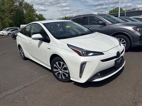 Used 2019 Toyota Prius LE AWD/4WD image 1