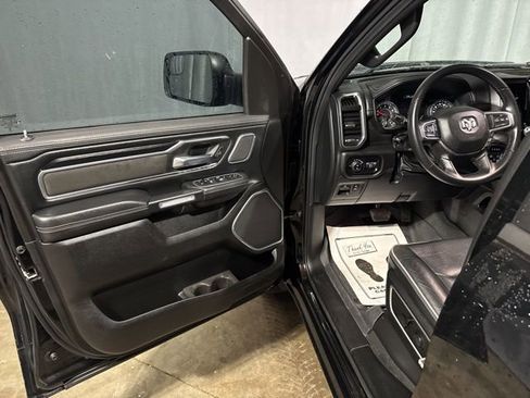 Used 2023 RAM 1500 Laramie AWD/4WD image 3