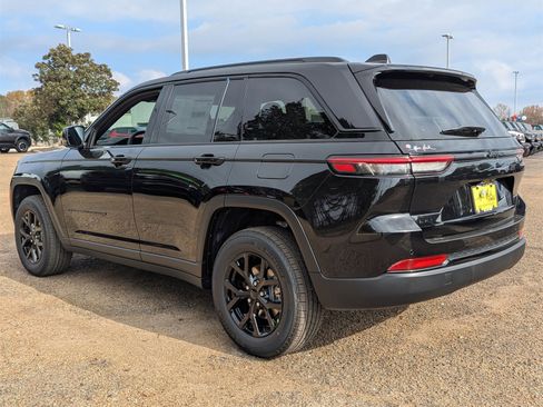 New 2025 Jeep Grand Cherokee Altitude image 2