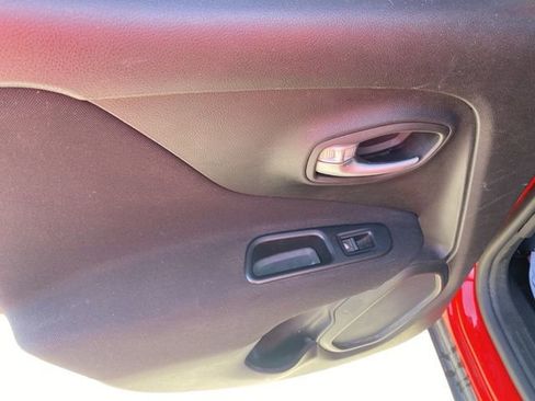 Used 2020 Jeep Renegade Sport image 12