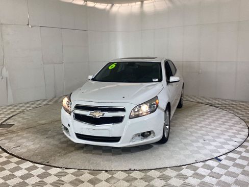 Used 2016 Chevrolet Malibu LT w/ Sun And Convenience Package FWD image 6