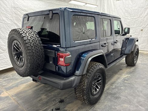 Used 2025 Jeep Wrangler Unlimited Rubicon AWD/4WD image 5