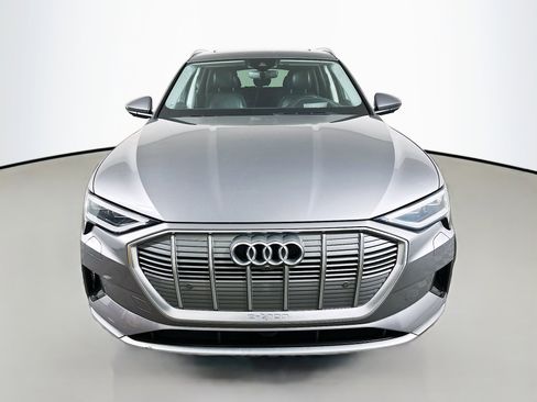 Used 2019 Audi e-tron Prestige w/ Prestige Package image 2