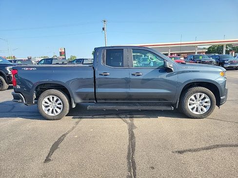 Used 2020 Chevrolet Silverado 1500 Custom w/ Custom Value Package AWD/4WD image 4