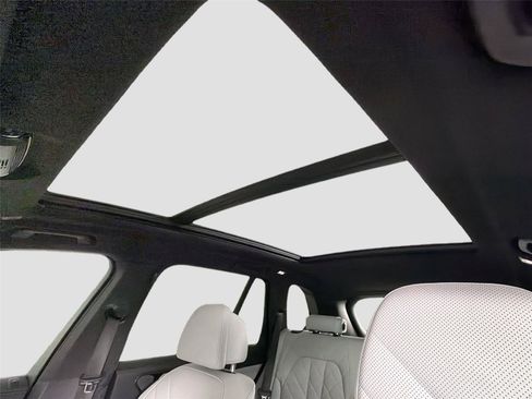 Used 2025 BMW X5 sDrive40i w/ M Sport Package RWD image 23