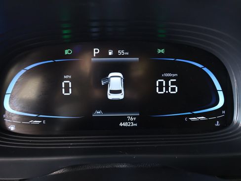 Used 2025 Hyundai Venue SEL FWD image 4