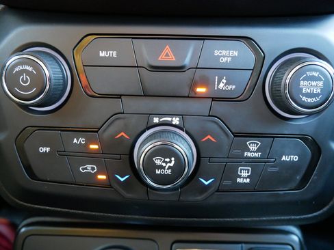 Used 2023 Jeep Renegade Limited image 23