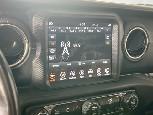 Used 2022 Jeep Gladiator Overland AWD/4WD image 15