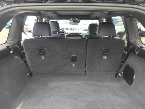 Used 2023 Jeep Grand Cherokee Overland AWD/4WD image 33