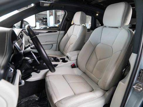 Certified 2023 Porsche Macan S AWD/4WD image 5