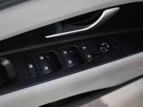 Used 2023 Hyundai Elantra Limited FWD image 18