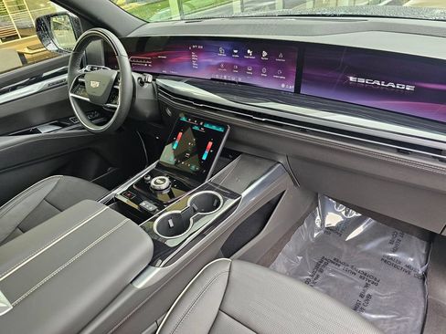 Certified 2026 Cadillac Escalade ESV Sport w/ LPO, Floor Liner Package AWD/4WD image 10