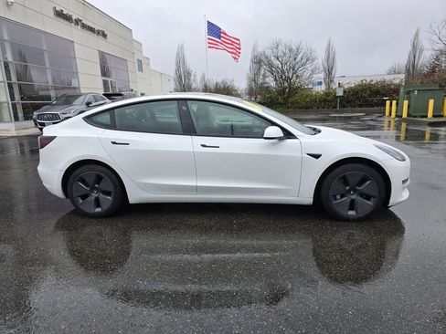 Used 2021 Tesla Model 3 Standard Range Plus image 8