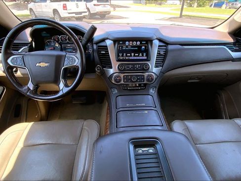 Used 2020 Chevrolet Suburban Premier AWD/4WD image 15