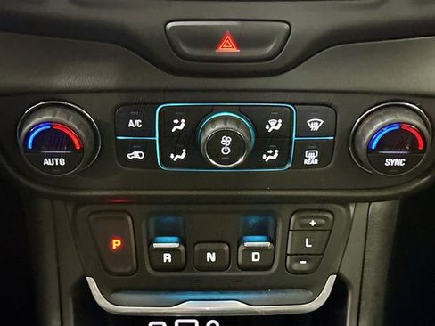 Used 2020 GMC Terrain SLE w/ Driver Convenience Package image 16