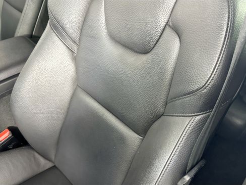 Used 2022 Volvo XC60 B5 Momentum w/ Protection Package Premier image 18