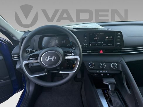 New 2026 Hyundai Elantra SE image 2