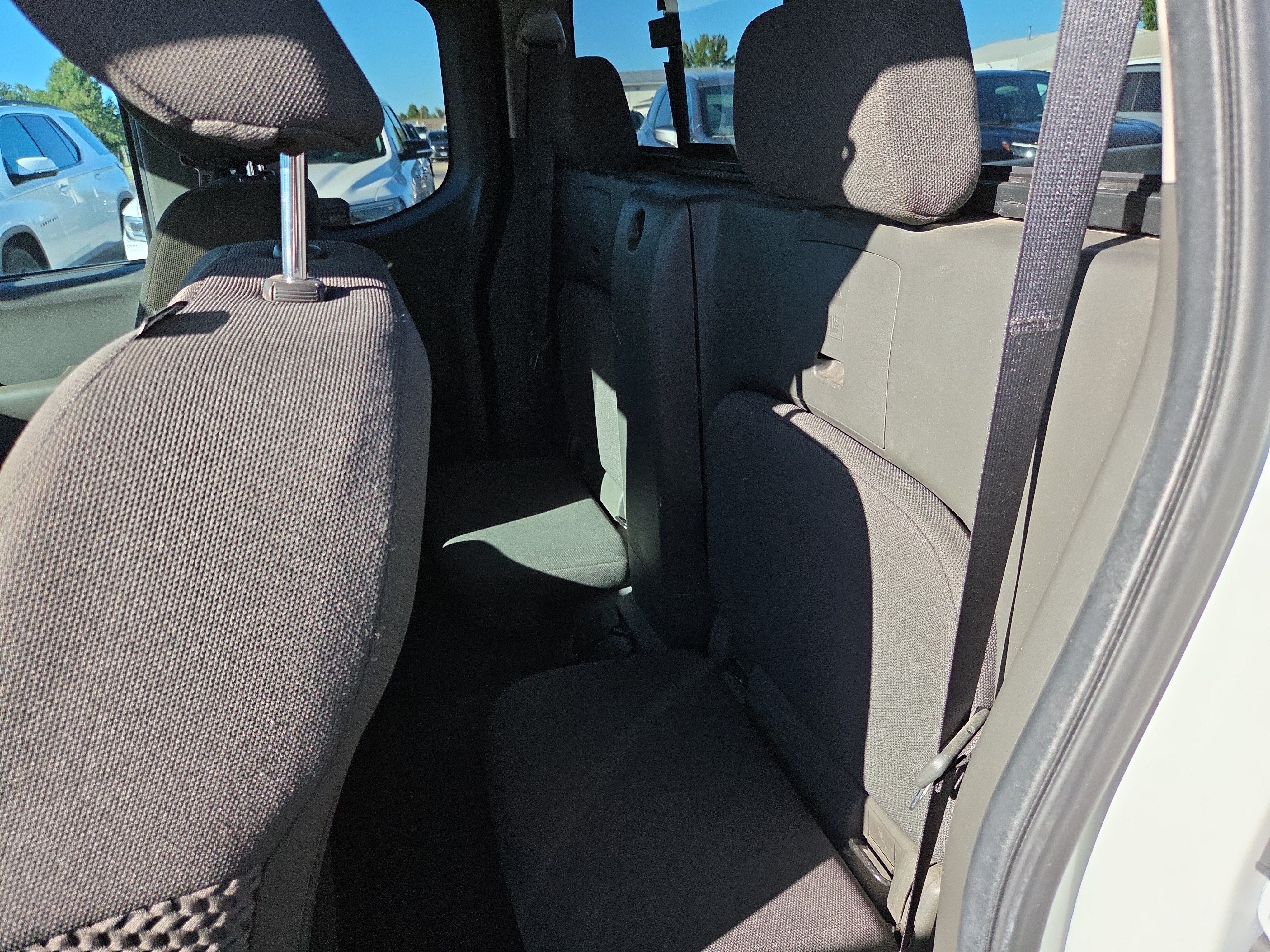 Used 2020 Nissan Frontier SV AWD/4WD image 6