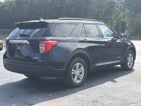 Used 2023 Ford Explorer XLT AWD/4WD image 9