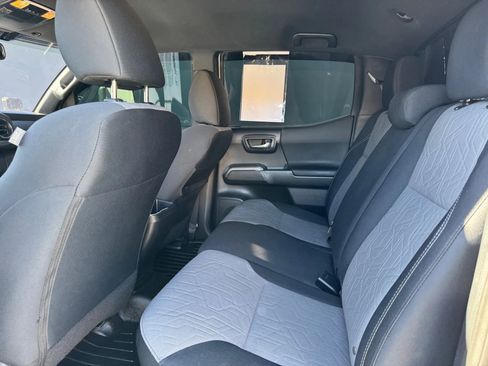 Used 2021 Toyota Tacoma TRD Sport w/ Technology Package image 23