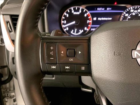 Used 2025 Nissan Rogue SV AWD/4WD image 18