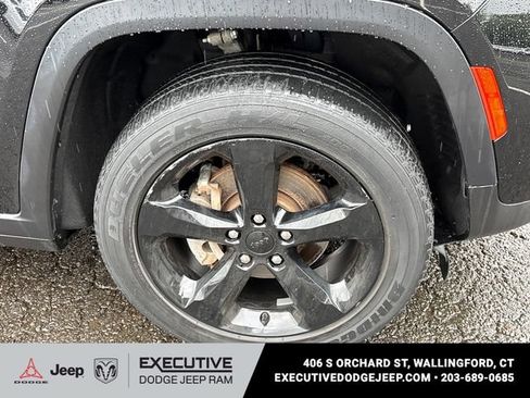 Used 2023 Jeep Grand Cherokee Altitude AWD/4WD image 7