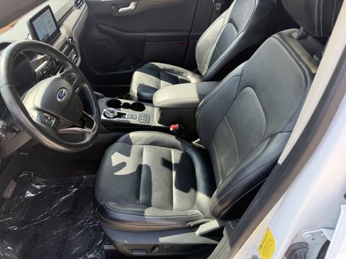 Used 2020 Ford Escape Titanium image 29