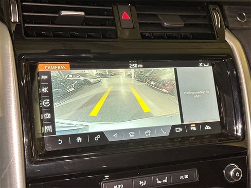 Used 2017 Land Rover Discovery HSE image 24