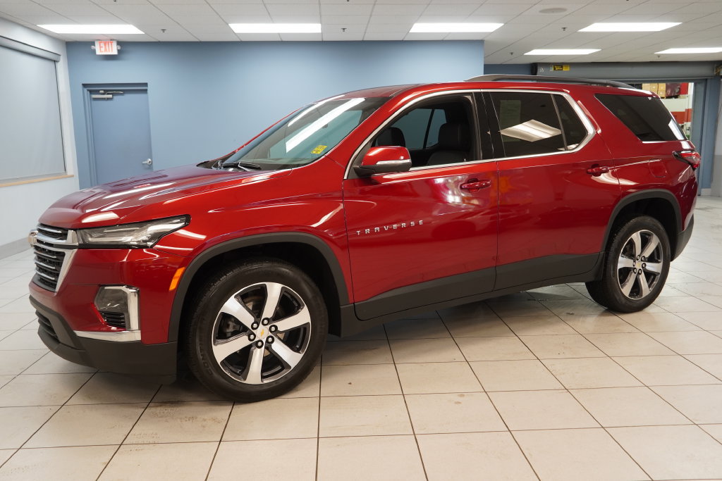 Used 2023 Chevrolet Traverse LT w/ LT Premium Package AWD/4WD image 7